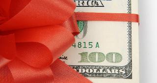 $100 wrapped in red ribbon © Andy Dean Photography/Shutterstock.com
