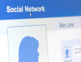 4-frugal-ways-to-become-famous-5-Social-Media-lg text