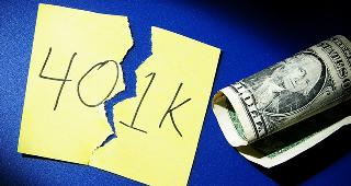401k written on ripped Post-it note © zimmytws/Shutterstock.com