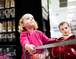 5-steps-stop-impulse-buying-3-no-lg Children in the supermarket