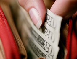 5-steps-stop-impulse-buying-7-cash-lg Cash in wallet