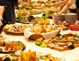 6-ways-to-throw-great-party-5-buffet-lg Serve a buffet