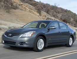 Comparing-hybrid-cars-by-the-numbers-8-Nissan-Lrg