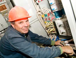 associate-degree-jobs-pay-well-2-technicians-lg Electrical technicians
