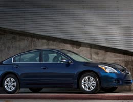 cheap-to-own-family-sedans-3-altima-lg text