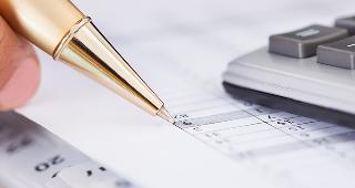 Writing budget © Andrey_Popov/Shutterstock.com