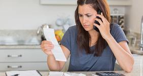Concerned woman on phone © wavebreakmedia/Shutterstock.com