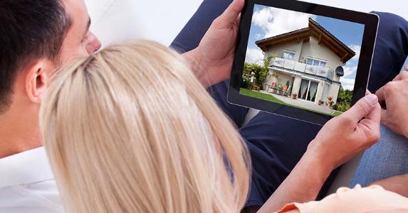 Top 10 tips for mortgage borrowers in 2016 Couple looking at house pictures on a tablet © Andrey_Popov/Shutterstock.com