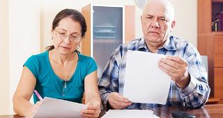 Couple working on finances together © Iakov Filimonov/Shutterstock.com