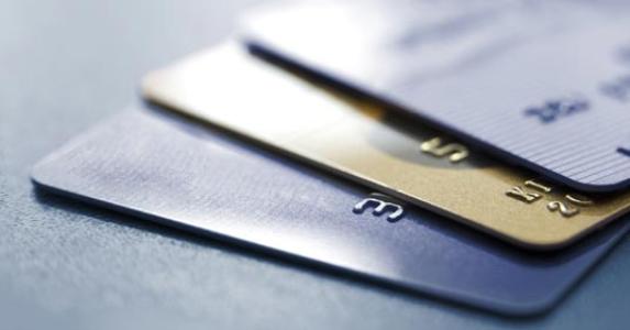Credit cards fanned out © keren-seg/Shutterstock.com