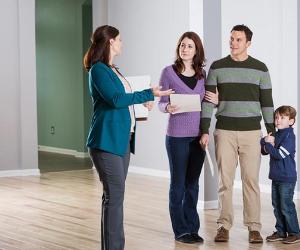 Family at an open house showing © iStock
