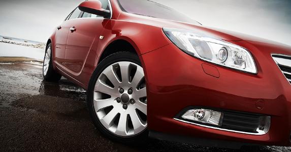 Front view of red car © Maksim Toome/Shutterstock.com