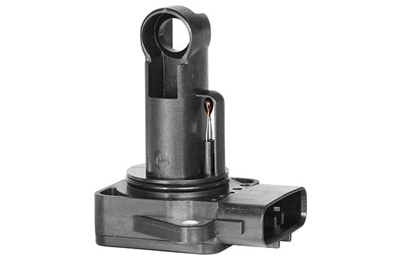 Replacing mass air flow sensor Replace mass air flow sensor © Winai Tepsuttinun/Shutterstock.com