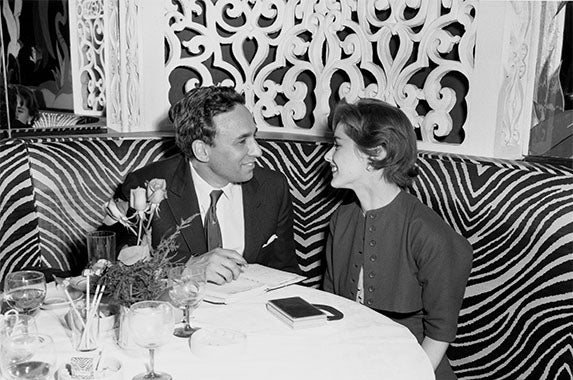 Hartfords dining: © Bettmann/CORBIS