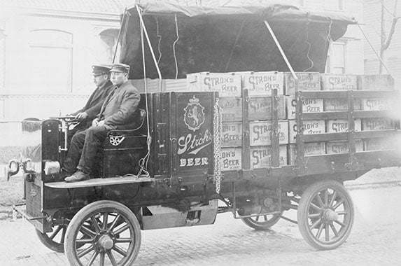 Strohs beer truck: © Bettmann/ CORBIS 