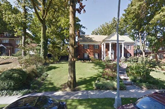 See the Childhood Homes of Hillary Clinton and Donald ...