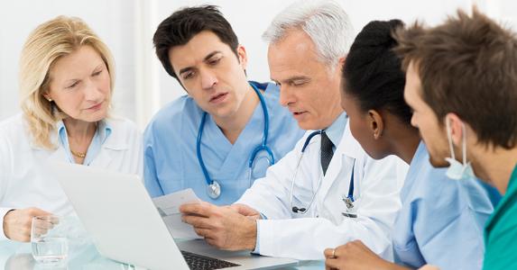 Doctors © Group of doctors and nurses © Rido/Shutterstock.com