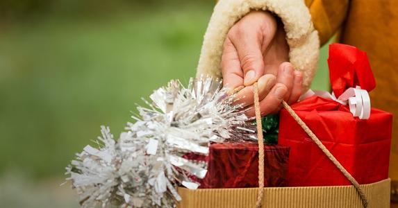 Bag full of gifts © Gordan Jankulov - Fotolia.com