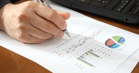 Writing on chart © Fotolia.com