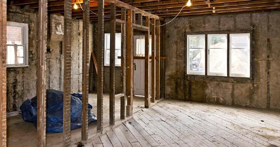 Mortgage options for potential money pit Inside of house under gut renovation © Elena Elisseeva/Shutterstock.com