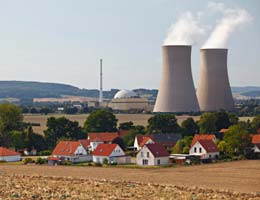living-near-nuclear-power-6-turnoff-lg Nuclear power plant behind a neighborhood