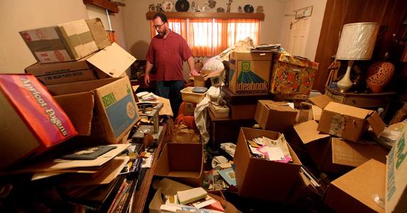 Is it tough for hoarders to get home insurance? Male hoarder at home © Sandy Huffaker/Corbis
