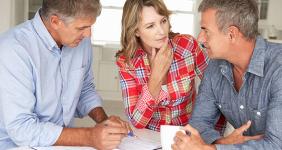 Middle-aged couple at home with adviser © Monkey Business Images/Shutterstock.com