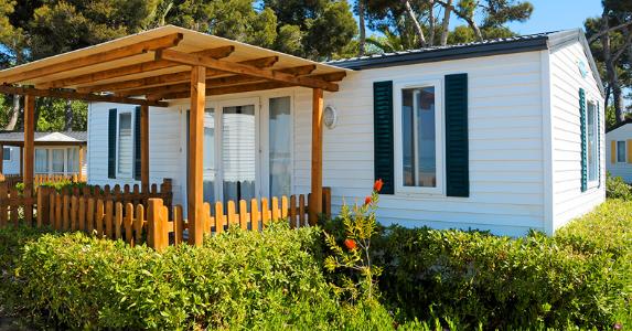 Mobile home © nito/Shutterstock.com