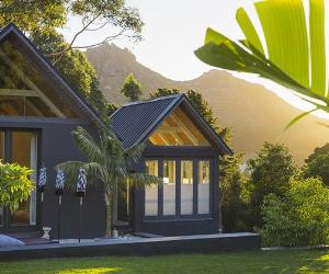 Modern house on hill in tropical location | Portra Images/DigitalVision/Getty Images