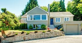 Large house on hill © Bigstock