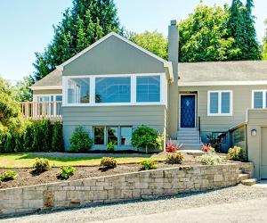 Large house on hill © Bigstock