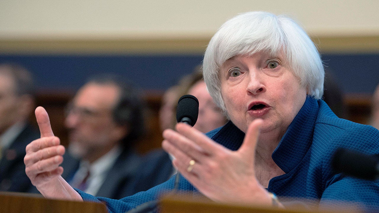Mortgage rates retreat, Fed likely to keep rates low Janet Yellen speaking at a conference on July 12, 2017 | JIM WATSON/Getty Images