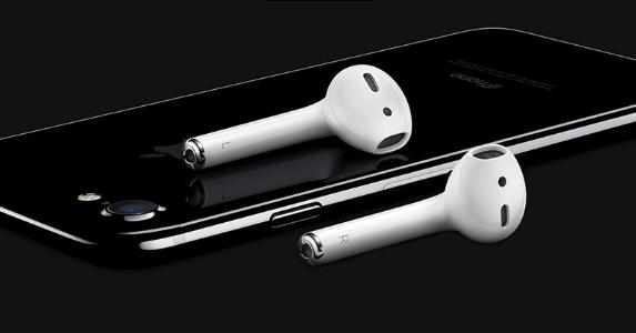 New iPhone 7 and wireless earbuds | Courtesy of Apple