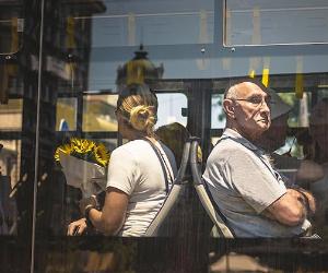 People sitting in the bus | Søren Astrup Jørgensen/Stocksnap
