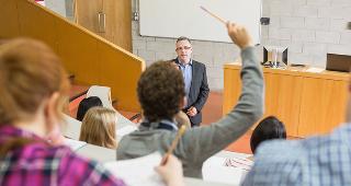 Professor teaching students © wavebreakmedia/Shutterstock.com