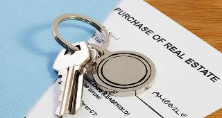 Purchase of real estate © travellight/Shutterstock.com