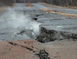 slideshow-insurance-5-earthquake-lg