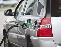 6 fuel-economy fantasies © Maksim Vivtsaruk/Shutterstock.com