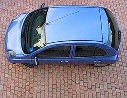Only small cars get good gas mileage © Alistair Scott/Shutterstock.com