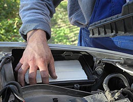 Replacing air filters improves mpg © sima/Shutterstock.com