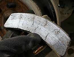 You're braking with worn brake pads © Dewitt/Shutterstock.com