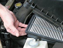Changing fuel and air filters © Lisa F. Young/Shutterstock.com