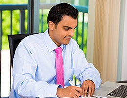 Use the Internet to research prices © PathDoc/Shutterstock.com
