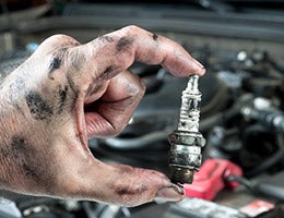 Make the mechanic show you the parts © Joe Belanger/Shutterstock.com