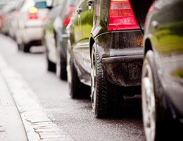 5 bad cars in bumper-to-bumper traffic © Rafal Olkis/Shutterstock.com