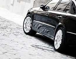 Black © chaoss/Shutterstock.com