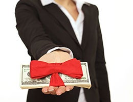 Banks have hefty rewards programs © Ammentorp Photography/Shutterstock.com