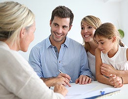 Universal bankers do it all © Goodluz/Shutterstock.com