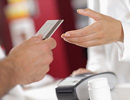 What to say to offer of a plastic payday © Stokkete/Shutterstock.com