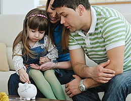 Put your children in a savings club © dotshock/Shutterstock.com